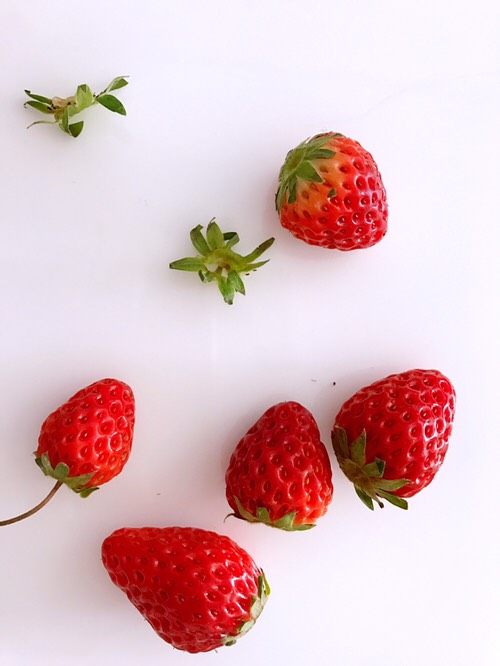 紫薯草莓雪球,准备好的<a style='color:red;display:inline-block;' href='/shicai/ 592'>草莓</a>。