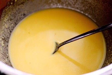 玉米黄豆面煎饼🥞,加入适量的清水和3克盐搅拌均匀、醒发最少30分钟
