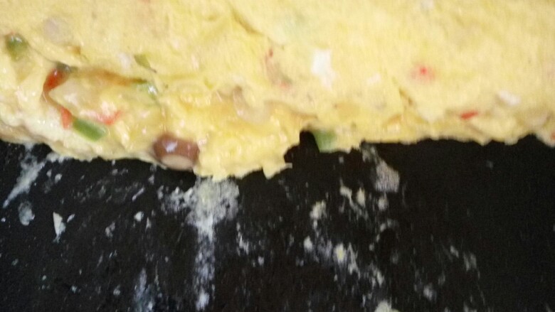 法式早餐（芝士蛋卷搭配法国土司）,中间加上芝士不断翻动，表面光滑即可。
