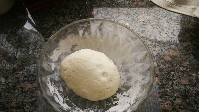 酱爆鸡柳白不老（内附烤鸭饼的详细做法）,然后直接用手揉成面团。
