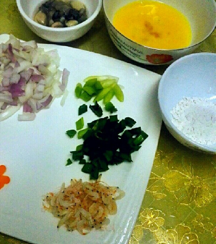 海蛎子抱蛋＋#人民的美食#,准备好食材