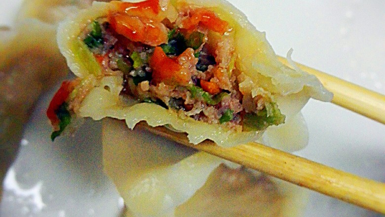 芹菜虾仁猪肉水饺+#人民的美食#,咬一口芹菜的香味实在好吃，😍😍😍😍😍