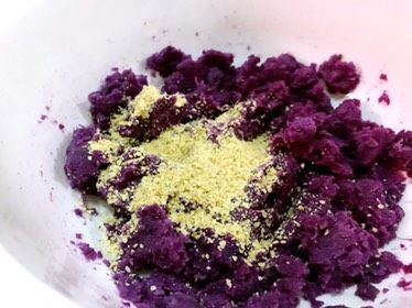 麦胚酸奶淋紫薯，对挑食人是赤裸裸的诱惑,加入胚芽。