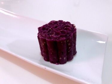 麦胚酸奶淋紫薯，对挑食人是赤裸裸的诱惑,脱模。