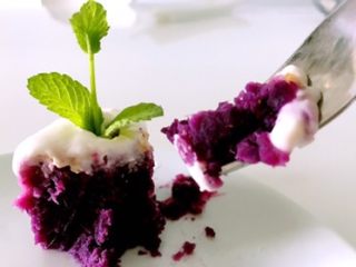 麦胚酸奶淋紫薯，对挑食人是赤裸裸的诱惑,开吃中。