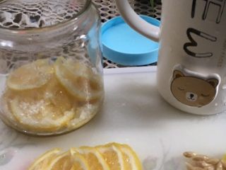 檸檬and白糖,4.在干净的广口瓶底撒一层砂糖