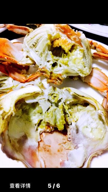 清蒸螃蟹#人民的美食#,打开蟹盖、哇哦、满满都是蟹黄哟……