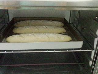法棍面包-,烤箱预热190度，放中层烤15-20分钟
