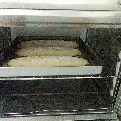 法棍面包-,烤箱预热190度，放中层烤15-20分钟