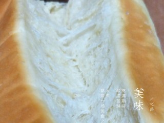 超级松软的萌面包,看看内部拉丝，多么柔软。