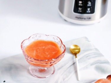 复合番茄汁,不用过滤。直接将混合果汁倒入容器中，