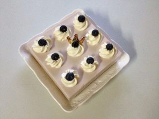 蓝莓酸奶慕斯蛋糕（免烤版）,进行表面装饰（自己创意也可以做上镜面）