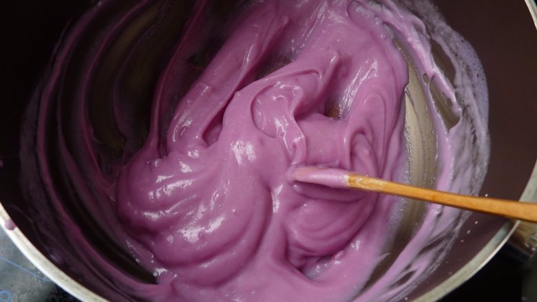 紫薯酸奶小方,小火煮至熟透浓稠