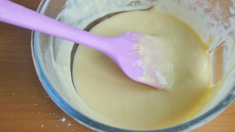 原味松饼（无泡打粉版）,翻拌均匀，细腻无干粉颗粒即可。