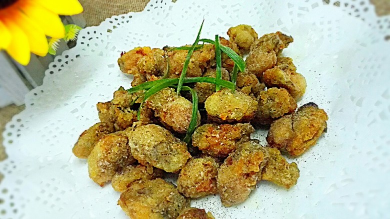 椒盐酥海蛎子+#人民的美食#,香，酥，脆，有点海苔味，😍😍😍😍😍😍，当下酒菜不错，😂😂😂😂😂😂