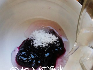 看着都好吃的蓝莓山药,加入50克纯净水。