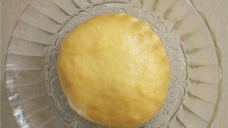 椰蓉花朵面包,盖上保鲜膜，室温发酵30分钟。