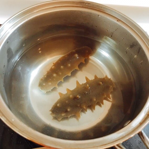 海参香菇白玉汤,加入开水煮海参