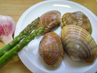 蒜香蛤蜊,蛤蜊已经备用。