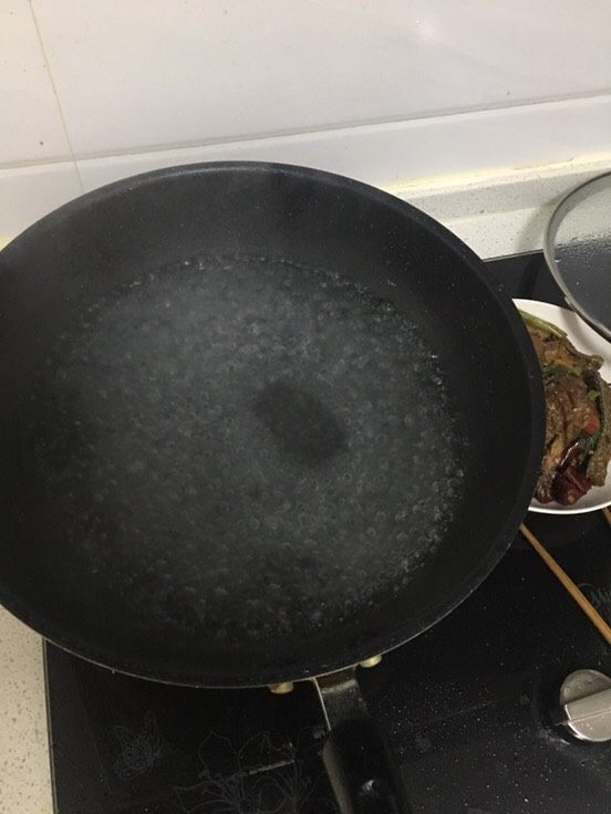 泡菜肥牛锅,锅里热水烧开