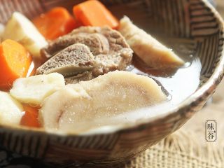 马蹄粉葛胡萝卜汤,习惯性的来个特写，色诱一下亲们的味觉。