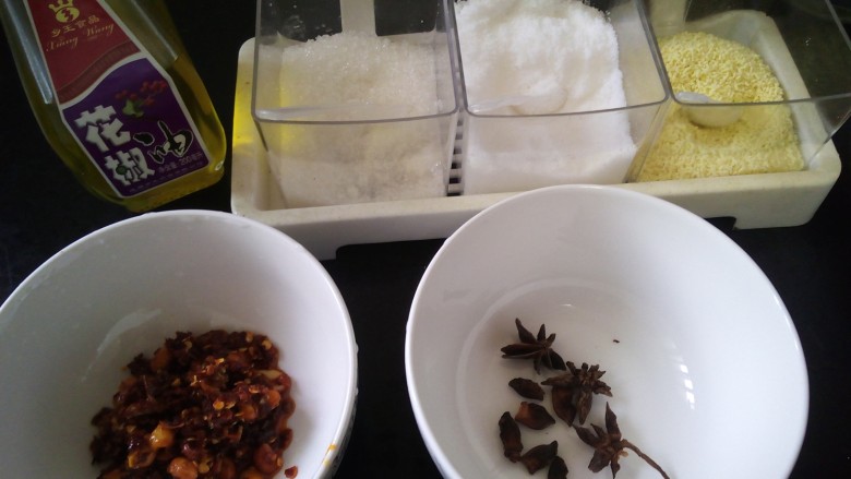 牛柳麻辣香锅,调料:花椒油、老干妈、八角、盐、糖、鸡精