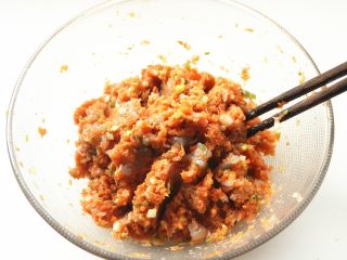 胡萝卜虾饺,全部拌匀，馅就做好了。