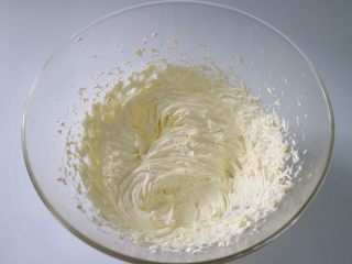 抹茶白巧曲奇,最后打发完全的黄油体积膨大，颜色发白，并且有光泽