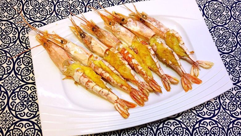 蒜蓉芝士阿根廷红虾#美食拔草大作战#,可以美美哒享用啦！家里来客人的时候可以露一手啦