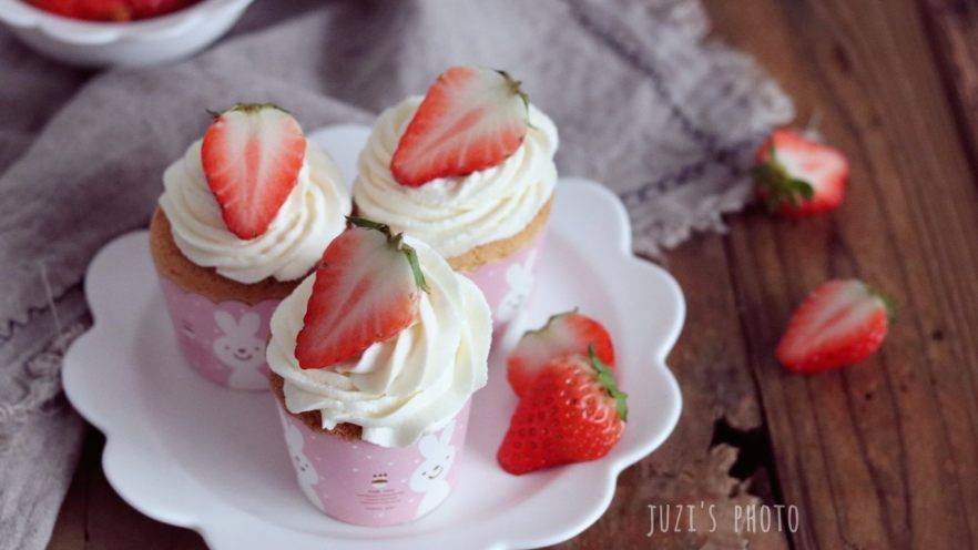 草莓纸杯蛋糕