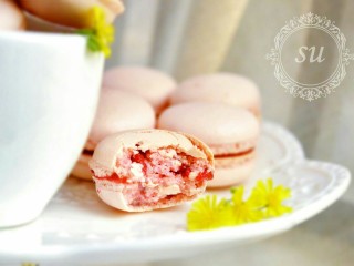 法式甜点——意式马卡龙Macaron,马卡龙偏甜，建议搭配红茶或者咖啡☕(ง •̀_•́)ง