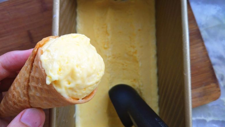 南瓜米饭冰淇淋,凝固后，用冰淇淋勺挖成球即可