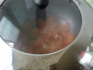 香葱干煸虾,加盖烧透，2分钟左右