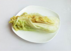 #美食拔草大作战#+韩国泡菜,腌好的白菜，挤去水分