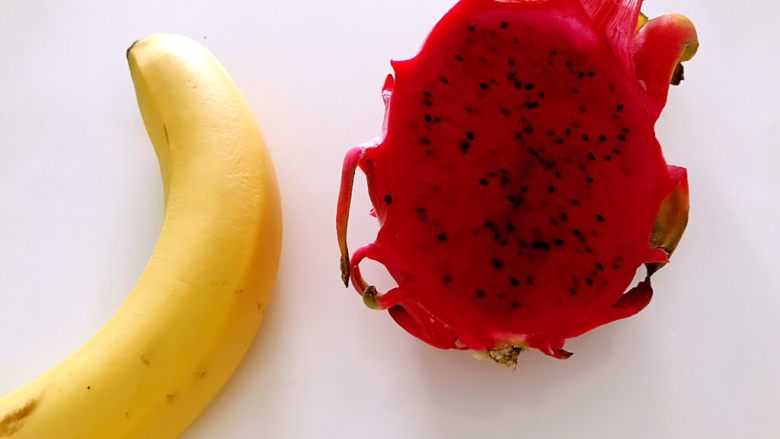 火龙果香蕉对称思慕雪,准备好的食材，原谅<a style='color:red;display:inline-block;' href='/shicai/ 885'>酸奶</a>没出镜。