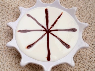 酸奶拉花,第四种：用巧克力炼乳画米字线