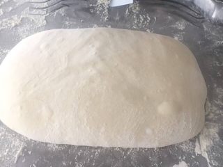经典法棍面包,表面整形成光滑