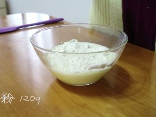 松饼（无泡打粉）,加入低筋面粉，Z字型搅拌均匀