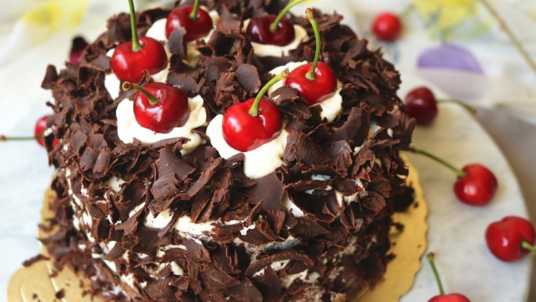 黑森林蛋糕,好吃的黑森林，浓浓的巧克力味道。