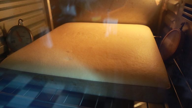 日式泡芙蛋糕卷,170度烤25分钟左右