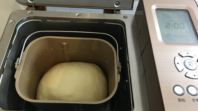 淡奶油辫子面包,30分钟后，面团发酵到2倍大。