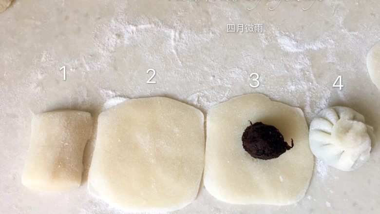 麻薯玫瑰豆沙酥,麻糬团取一只，撒适量手粉，按压一下擀至面皮，放入一枚玫瑰豆沙内馅，包包子一样捏紧封口
