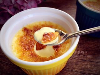 法式香草布蕾（Crème Brûlèe),务必在1h内食用完毕，久了焦糖会融化，口感就没有那么惊喜美味了！