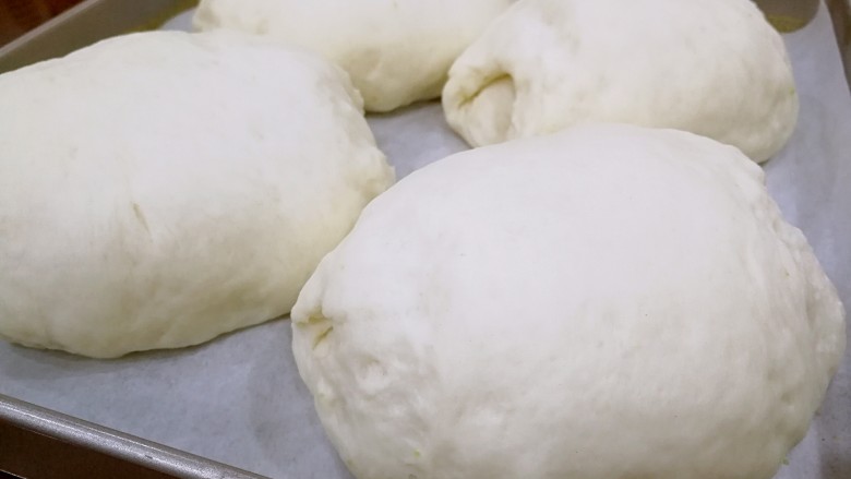 抹茶麻薯哈斯面包,把面包胚放入烤盘，二次发酵至1倍大。