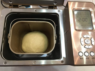 全麦蔓越莓奶酪包,30分钟后面团发酵至原来的2倍大左右。