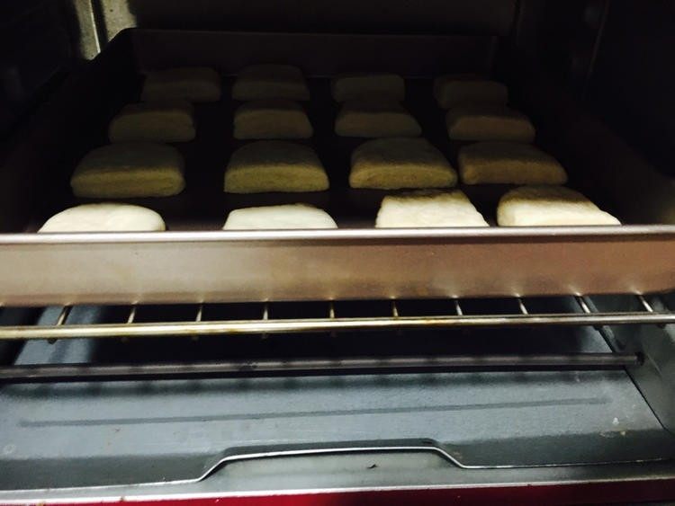 酥皮盒子,烤箱预热180度，中层，30分钟！
