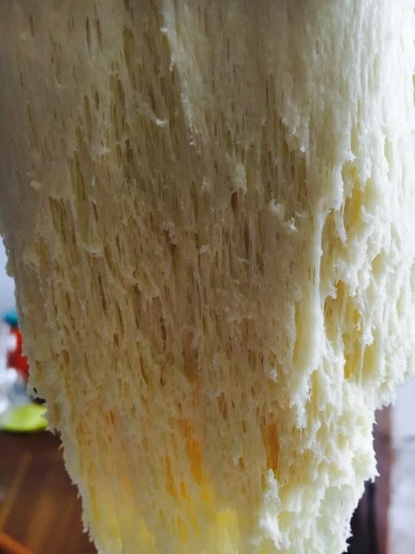 奶黄面包,发酵好后取出面团。