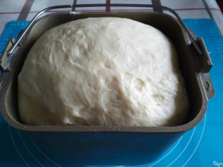 红豆小餐包,用面包机直接发酵到两倍大。
