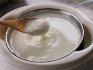 酸奶思慕雪,9、	发酵6小时的酸奶，基本上已经可以了。