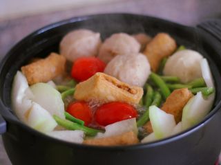 砂锅丸子粉丝汤,好吃的砂锅丸子粉丝汤就做好了